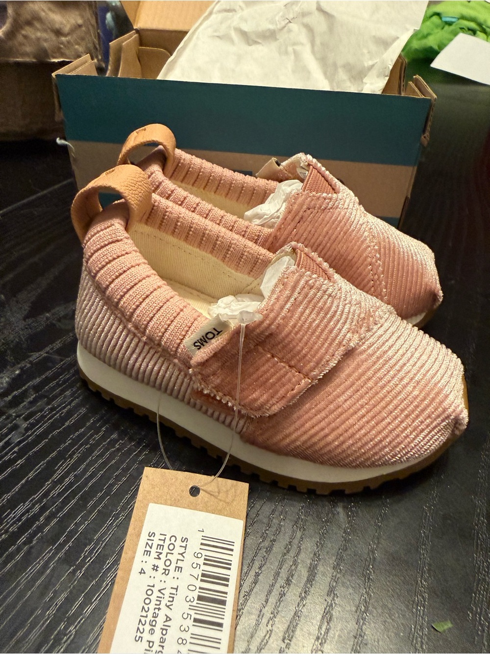 TOMS Kids Corduroy Hook-and-Loop Sneakers in Blush Pink